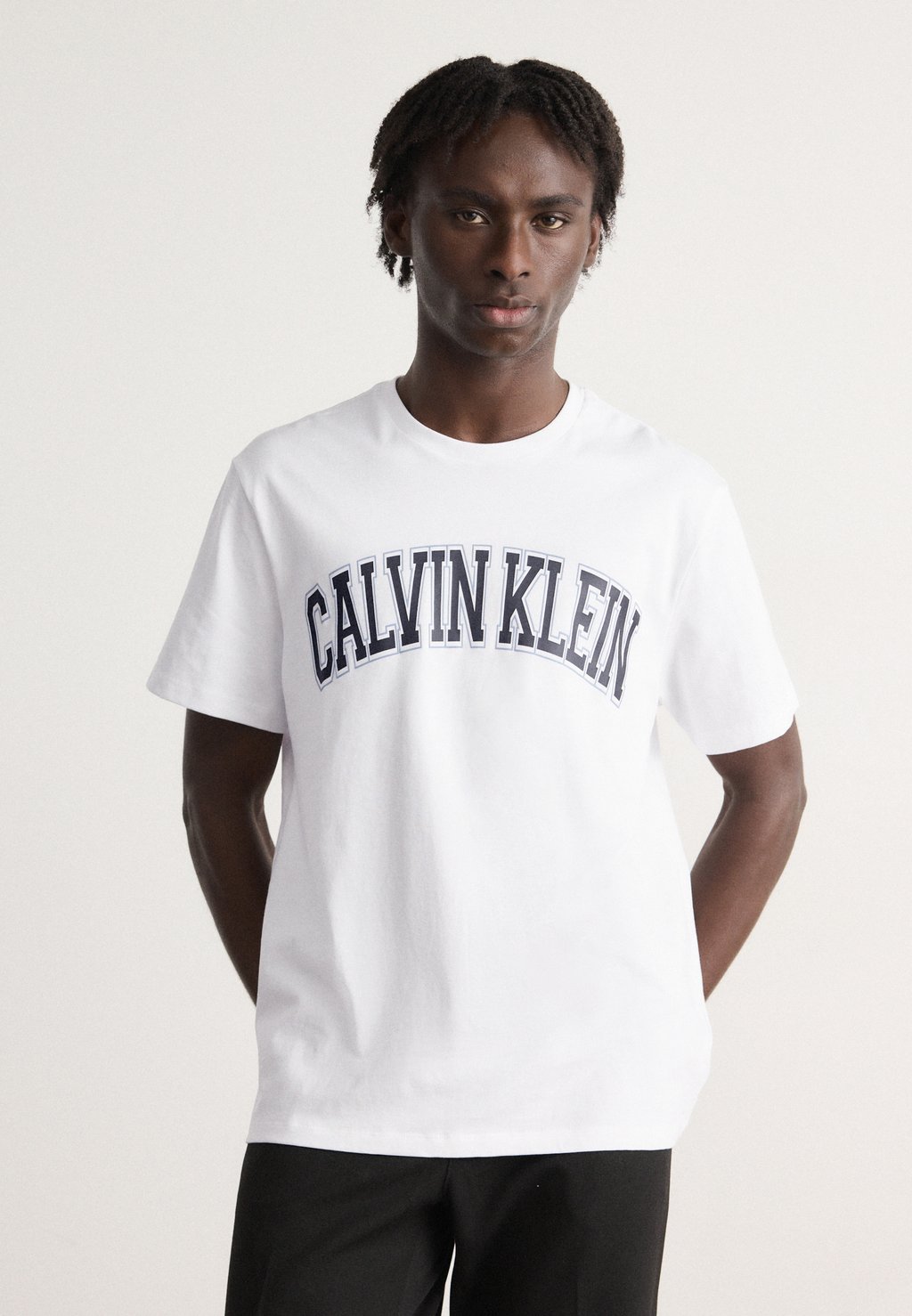 

Футболка с принтом CURVE VARSITY LOGO TEE Calvin Klein Jeans, белый
