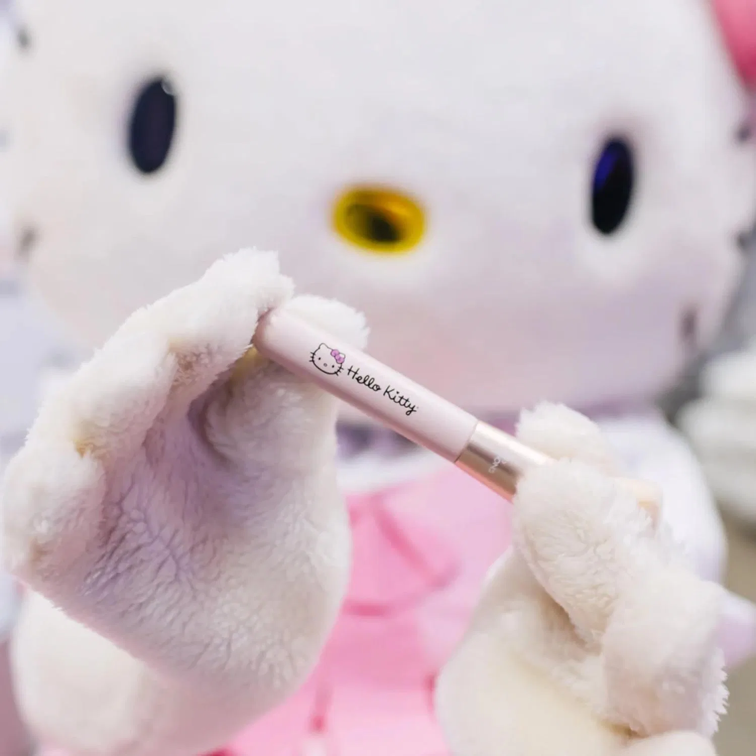 Набор кистей для макияжа Hello Kitty IMPRESSIONS VANITY · COMPANY 6 шт розовый — фото 3