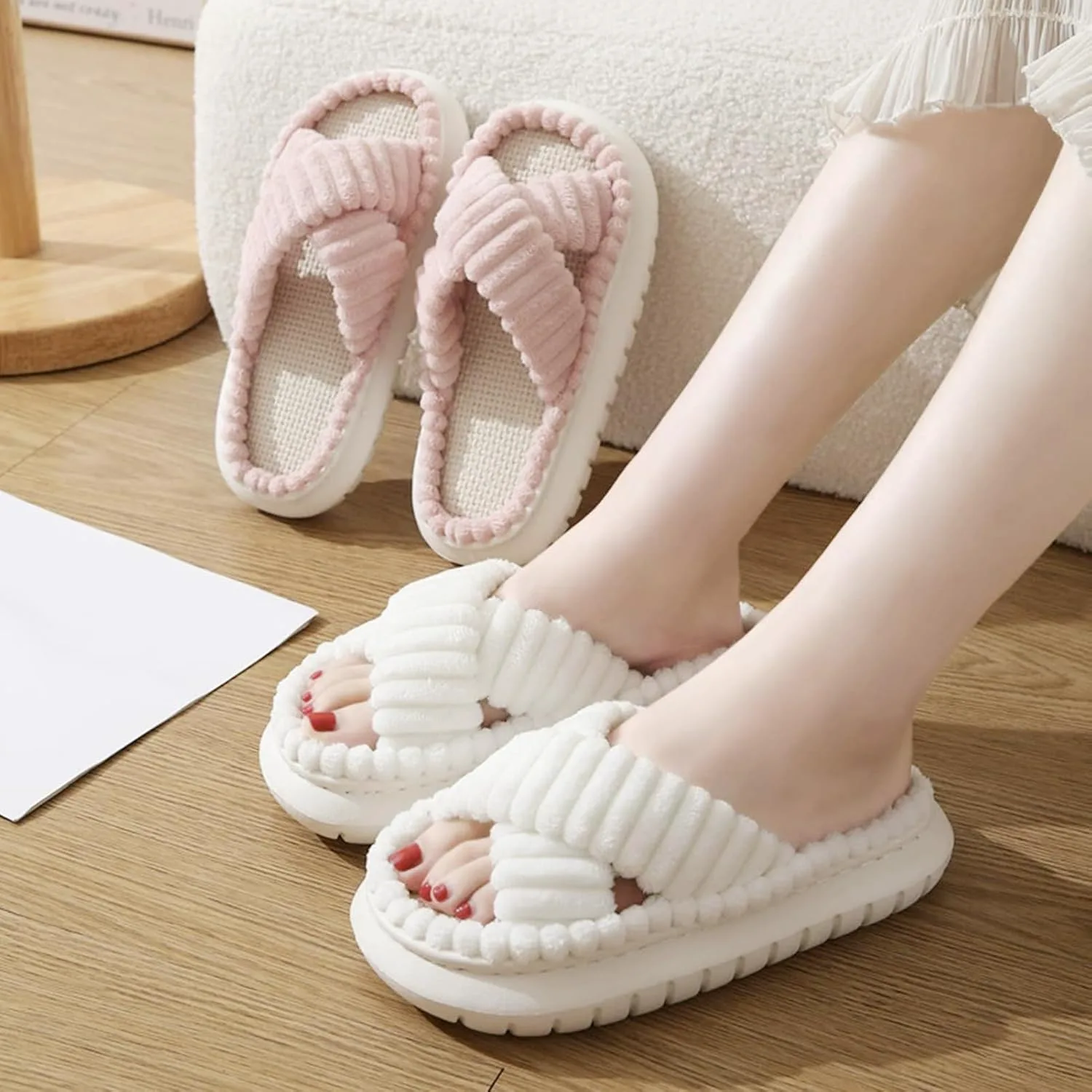 Тапочки ISZPLUSH из вельвета для женщин - домашние тапочки с эффектом облака, с ортопедической поддержкой свода стопы, подошва из противоскользящего ЭВА - для дома и улицы, для спальни, больницы, ухода, розовый — фото 2