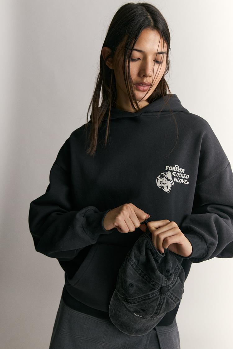 

Толстовка с замком Pull And Bear, черный