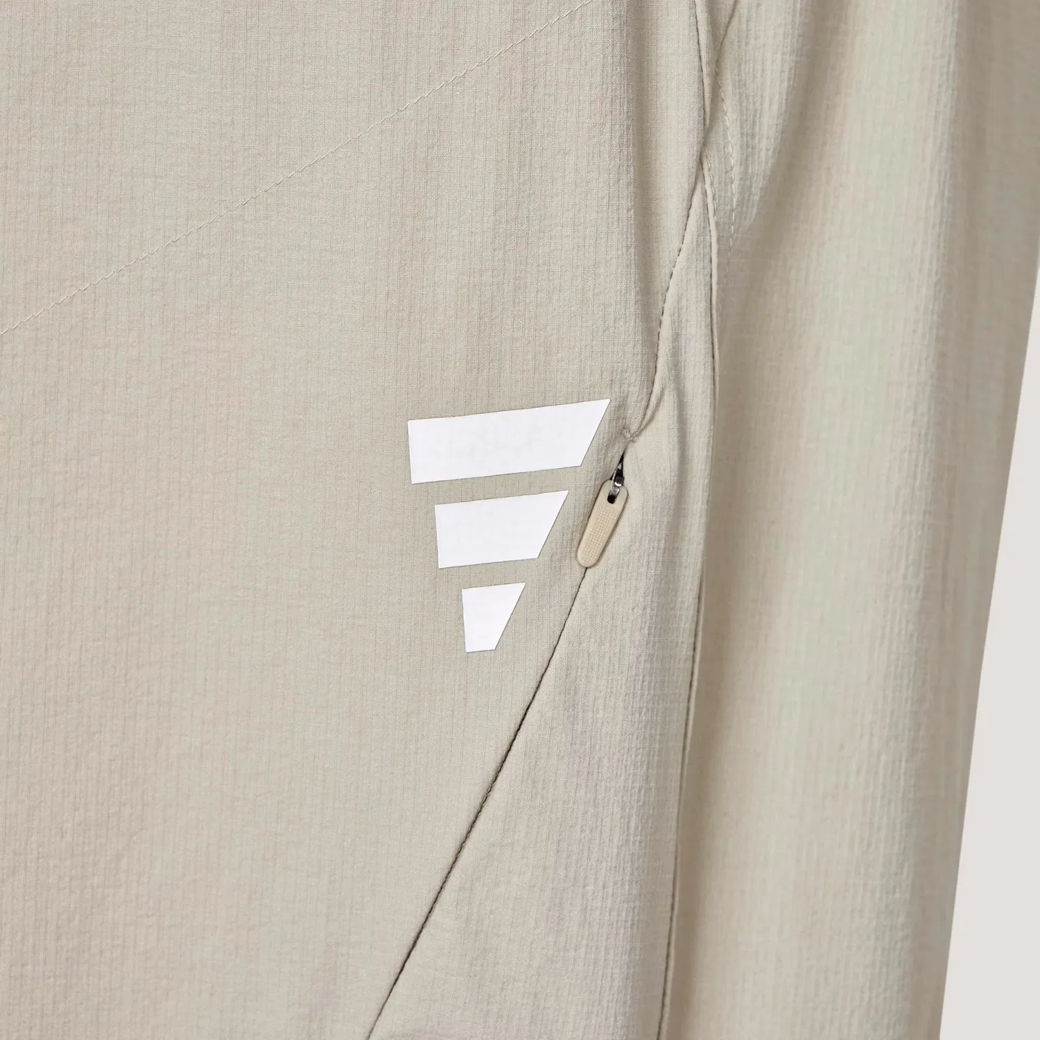 Брюки повседневные FOS мужские light sesame gray, спортивные штаны Adidas — фото 4