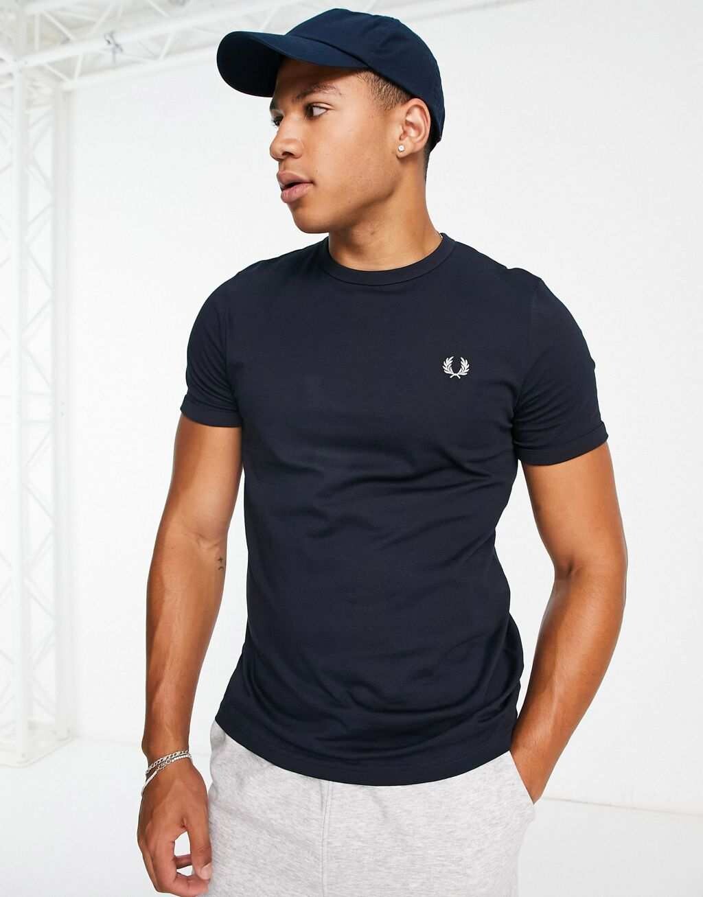 

Темно-синяя футболка с надписью Fred Perry, Синий, Темно-синяя футболка с надписью Fred Perry