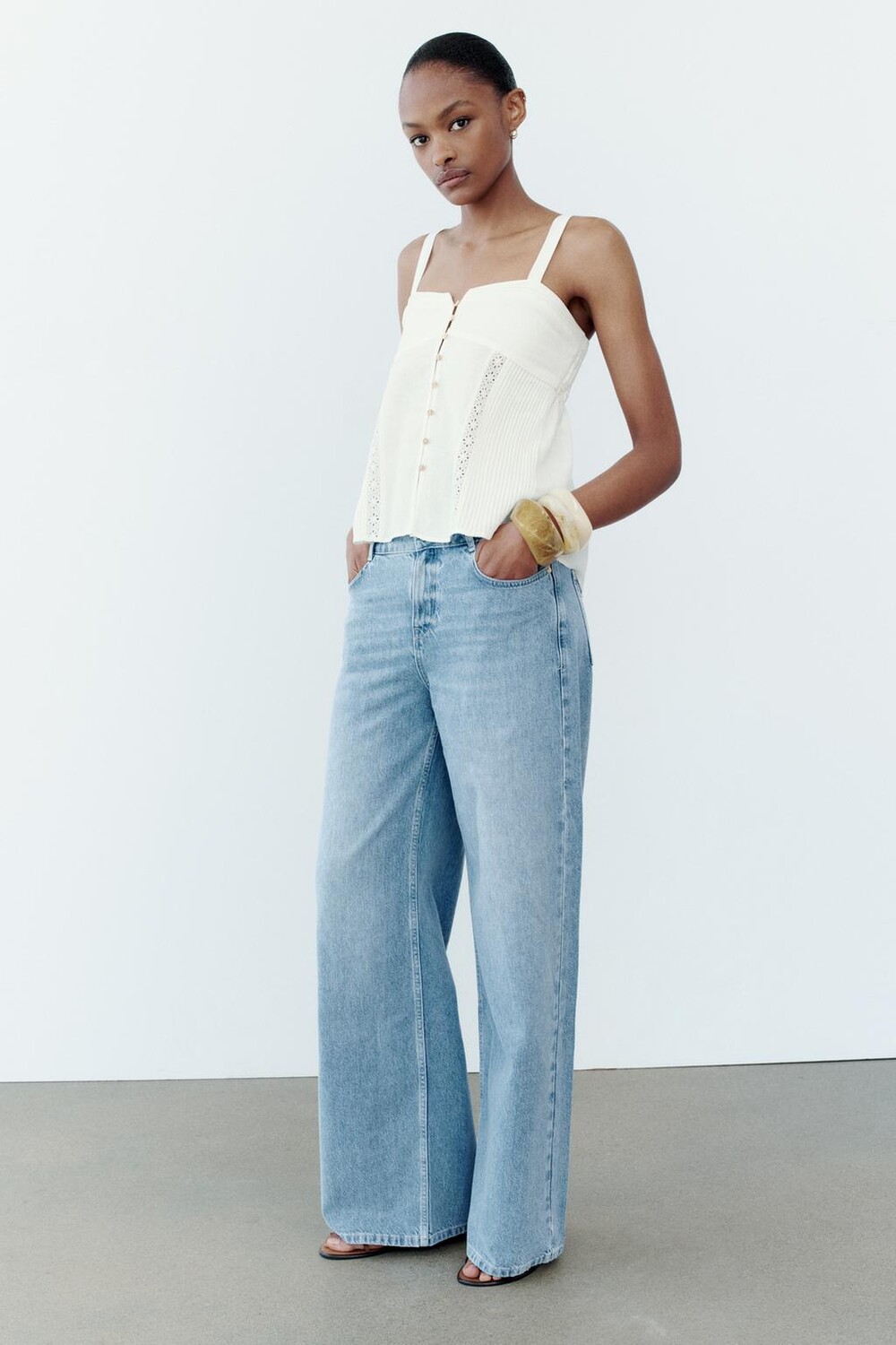 

Топ на ремешках с загнозами ZARA, жемчужно-белый