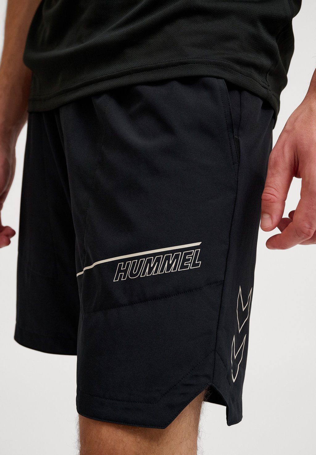 

Спортивные шорты Hummel, черный
