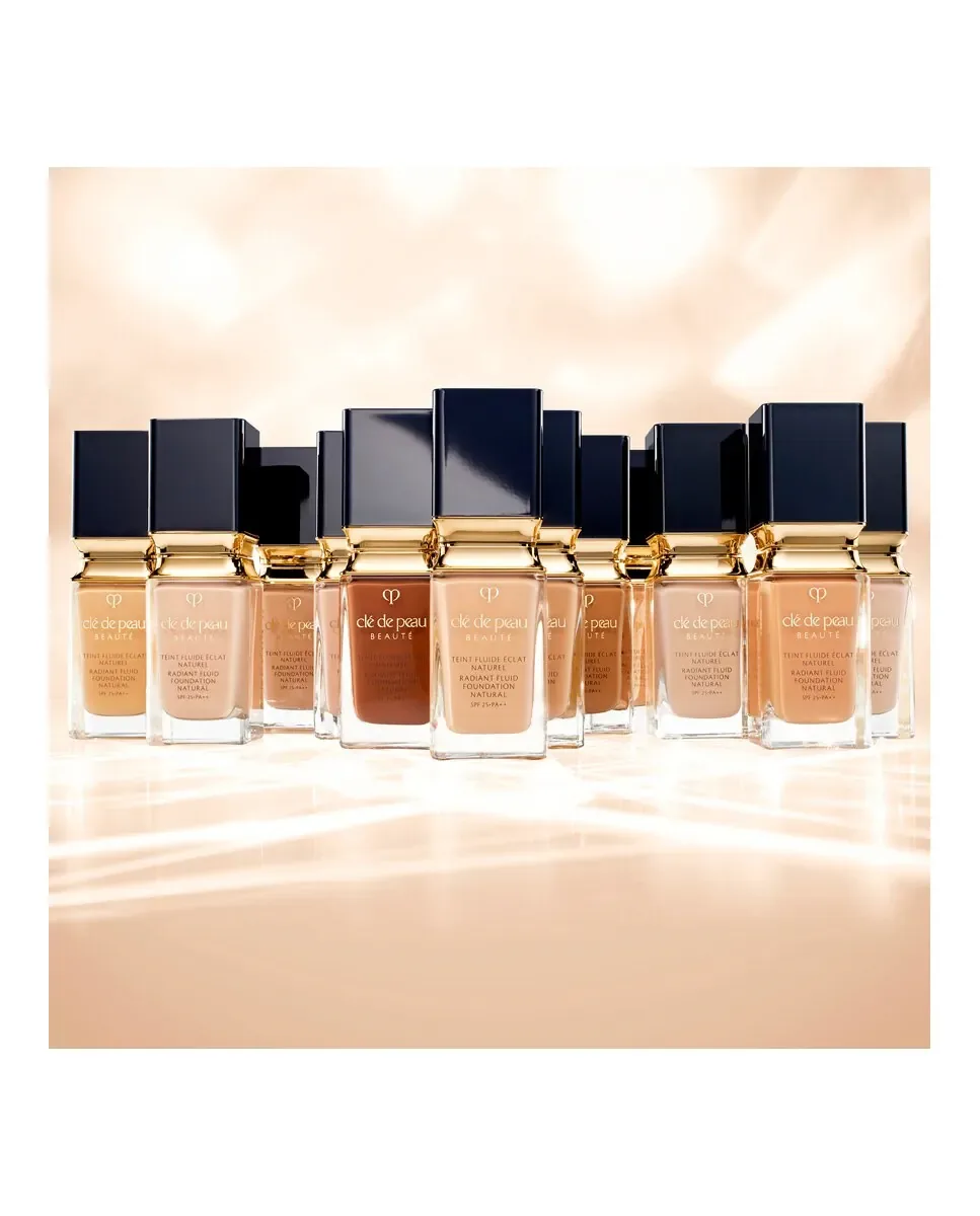 Тональная основа Radiant Fluid Natural Clé De Peau Beauté, B10 — фото 4