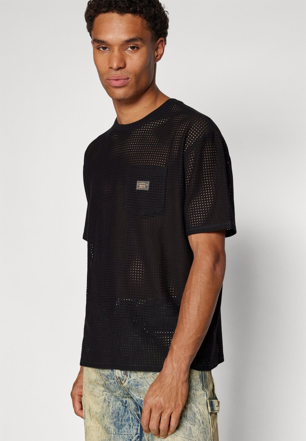 

Базовая футболка Go Tee Guess, угольно-черная