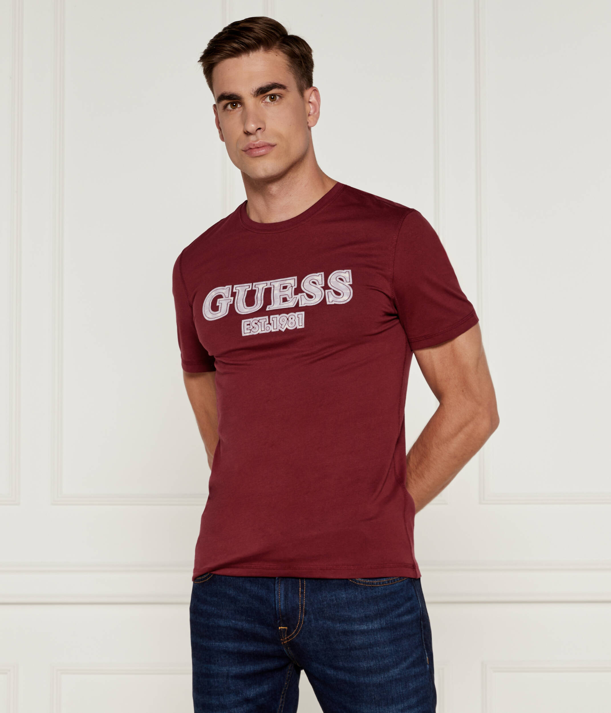 

Футболка GUESS Slim Fit, бордо