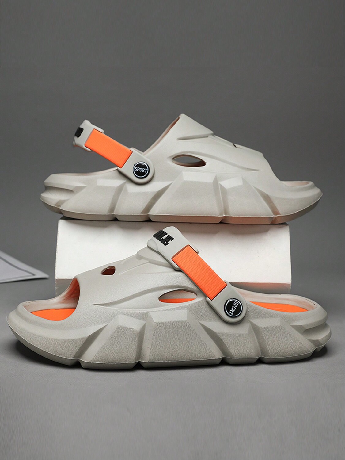 

Тапочки 2024 новые мужские летние противоскользящие из мягкого материала для улицы, серый