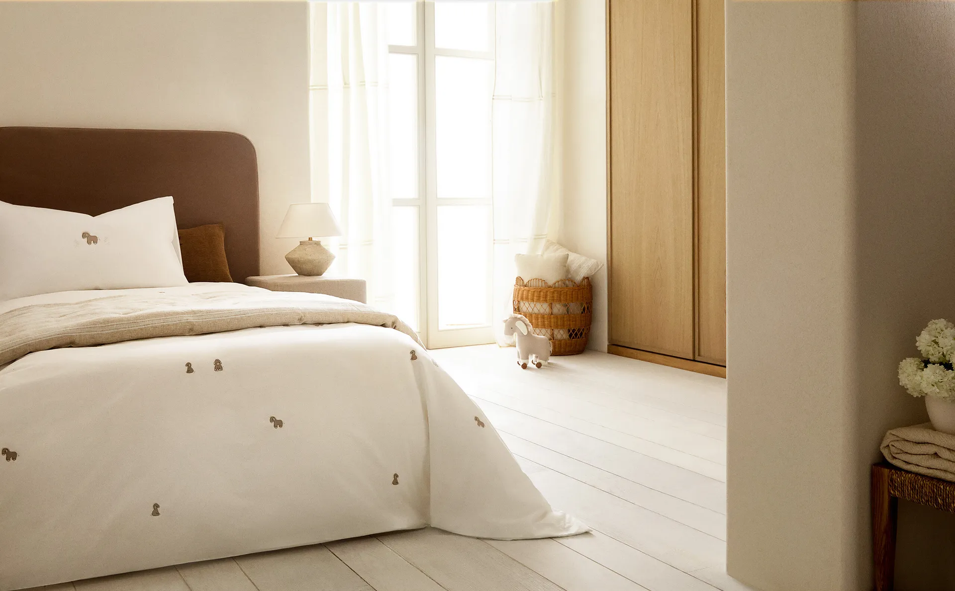 

Детское пододеяльник с вышивкой в ​​виде осла Zara Home, тауп-коричневый