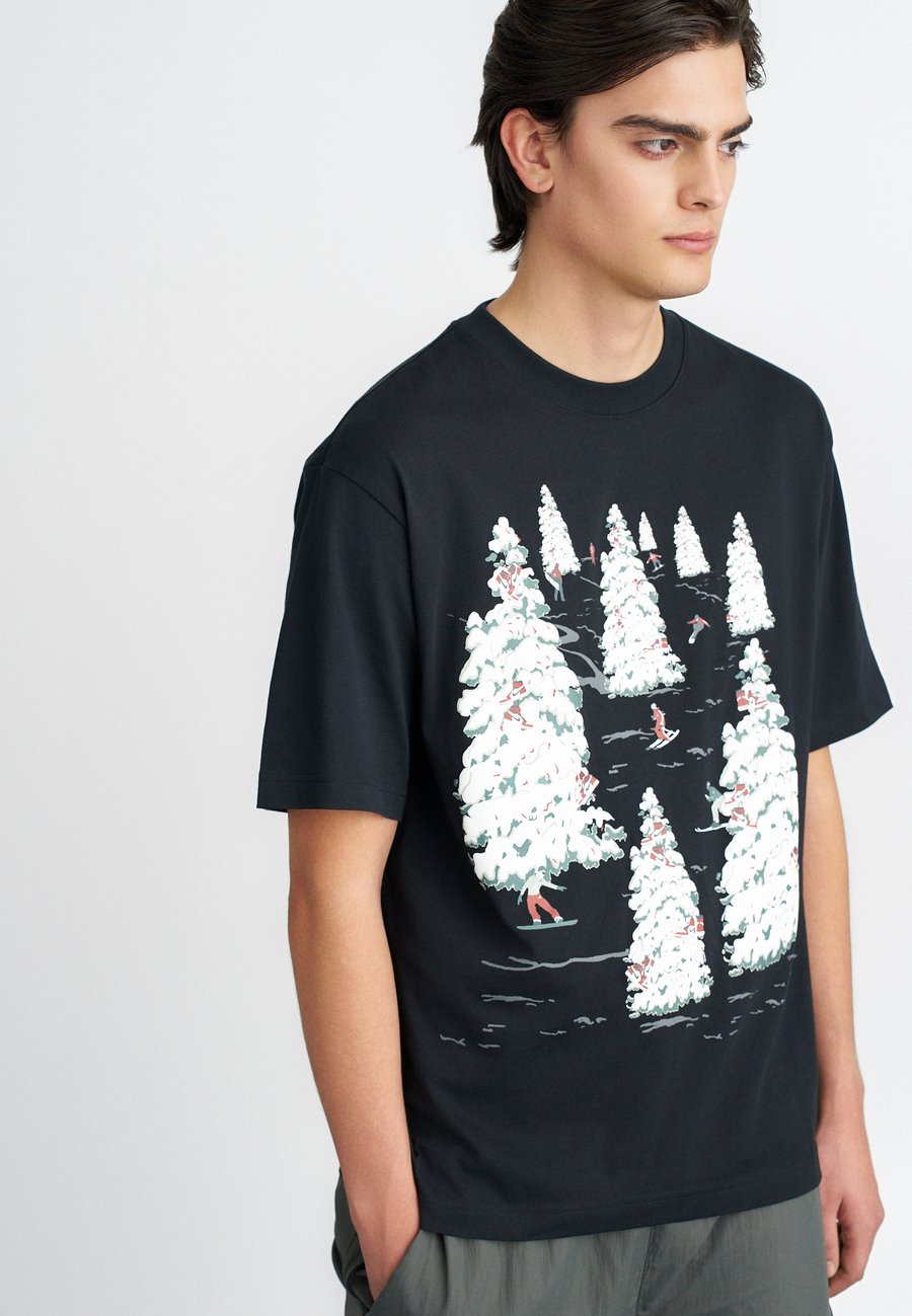 

Футболка Jordan HOLIDAY CREW, Black/Redstone/Black