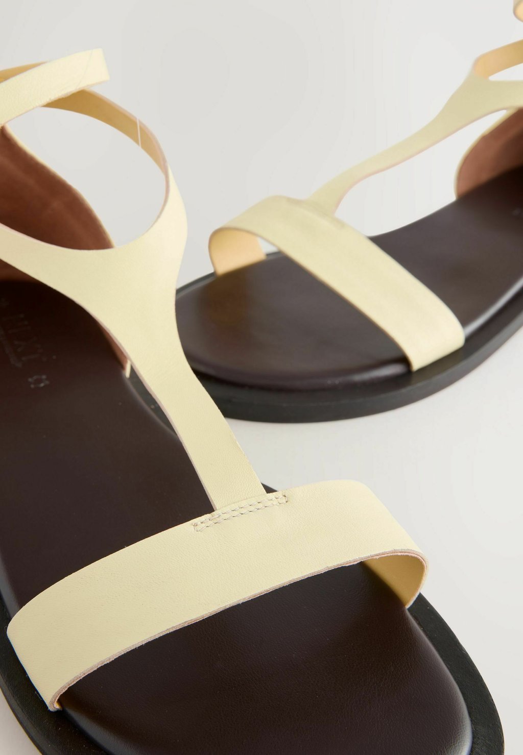 Сандалии STANDARD WIDE FIT - FOREVER COMFORT STRAPPY Next, цвет New Buttermilk Yellow Leather — фото 4