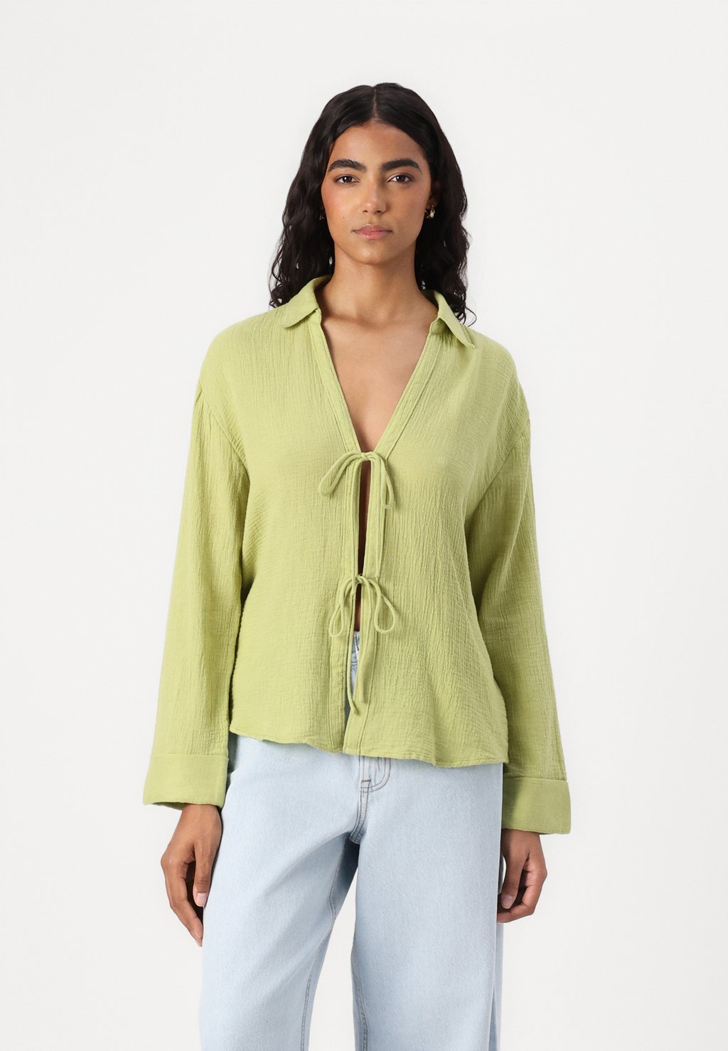 

Блуза TIE FRONT GAUZY SHIRT Abercrombie & Fitch, зеленый