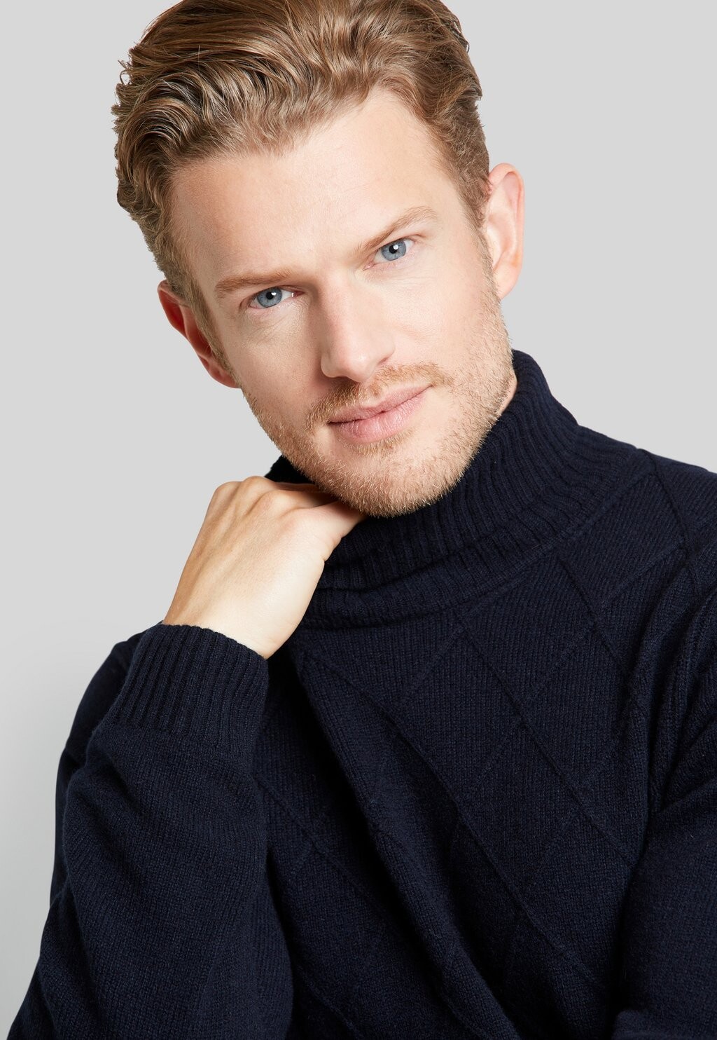 

Джемпер WOOL-MIX bugatti, темно-синий