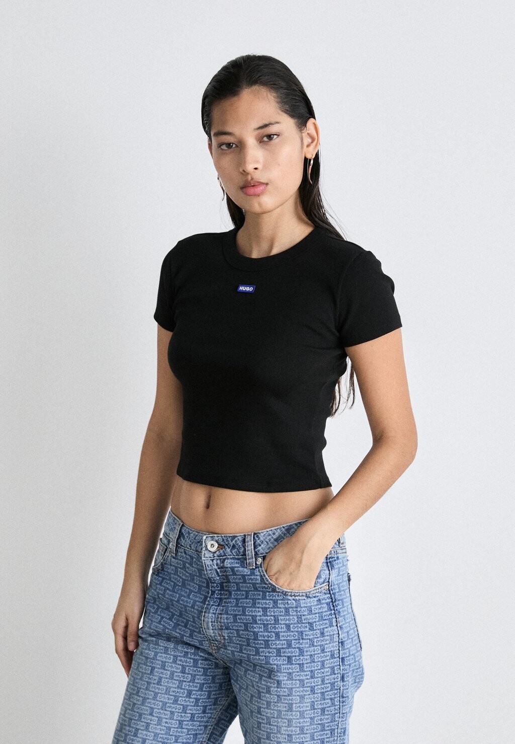 

Базовая футболка BABY TEE HUGO, цвет black