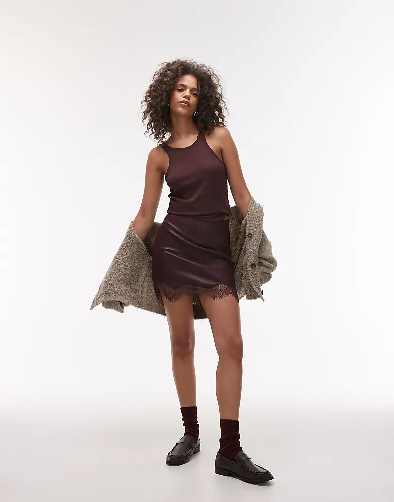 

Мини-юбка из искусственной кожи с кружевными вставками бордового цвета Topshop