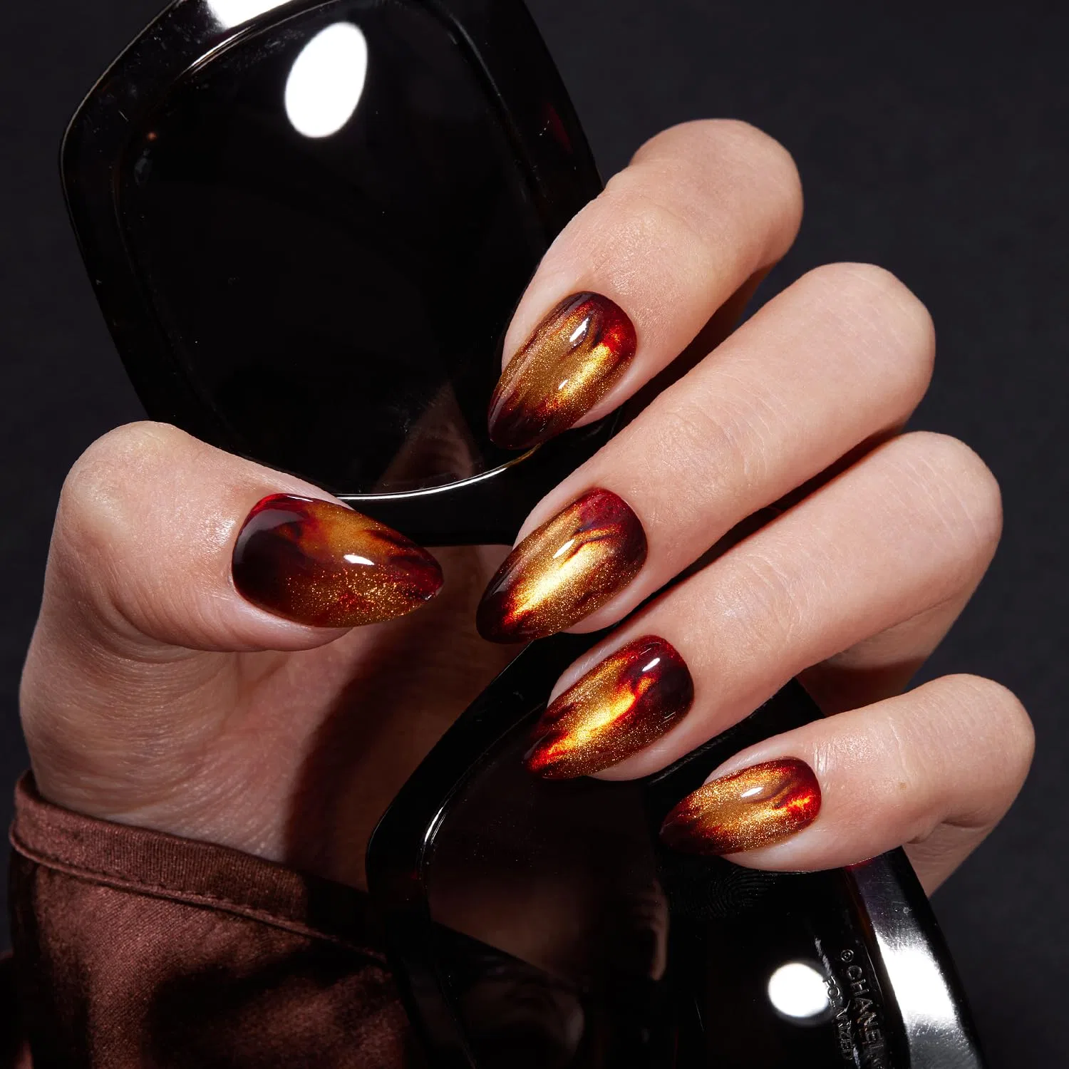 Накладные ногти «Press on Nails Short Almond» с эффектом «кошачий глаз» от VSALON Vsalon — фото 2