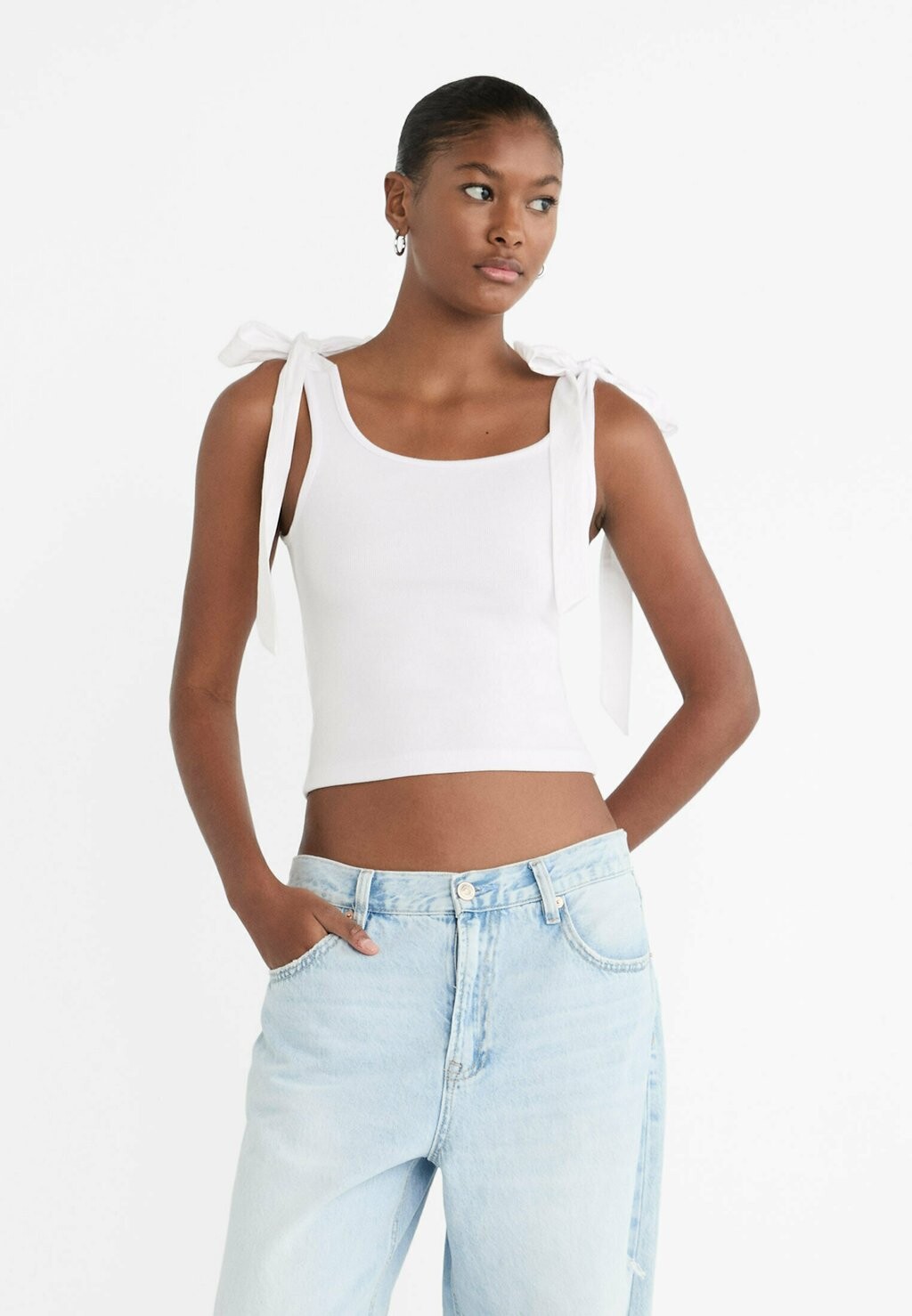 

Топ Racerback With Contrast Ties Stradivarius, белый