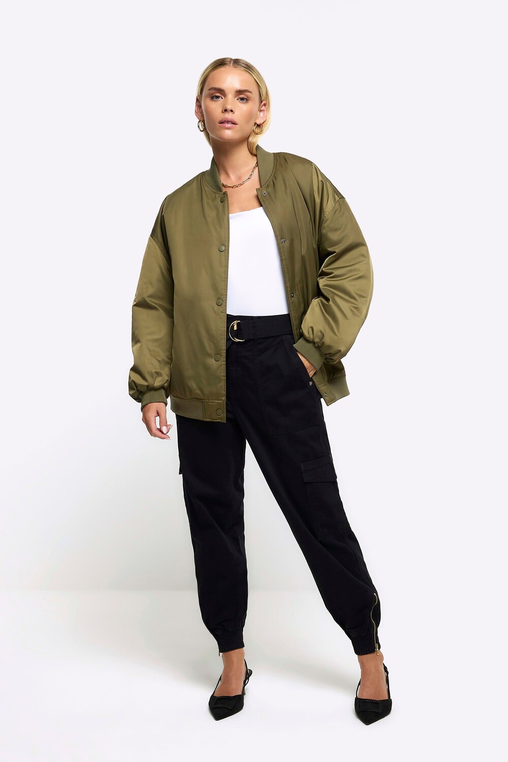 

Брюки карго Petite с поясом и манжетами River Island, черный