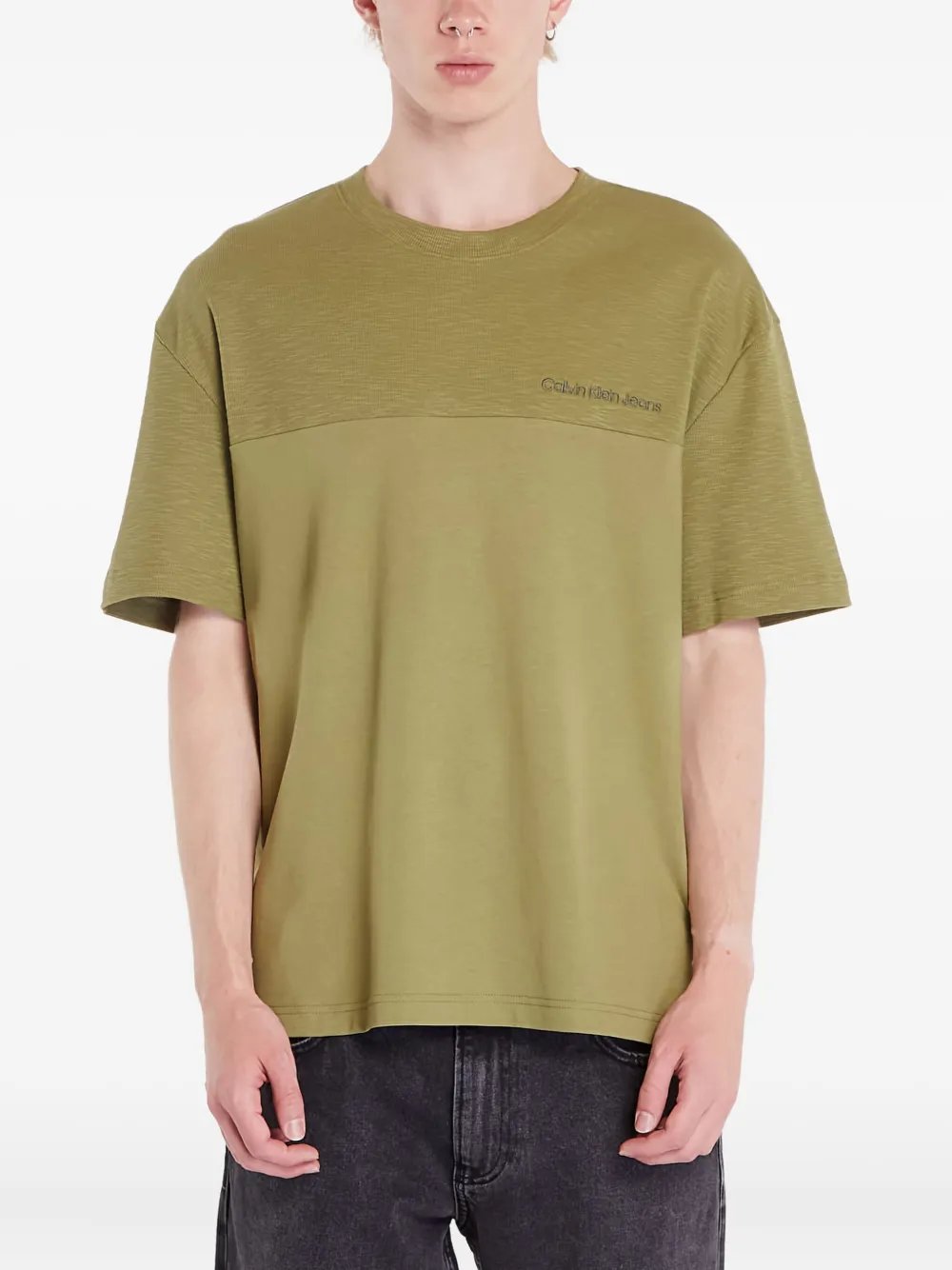

Футболка с вышитым логотипом Calvin Klein Jeans, зеленый