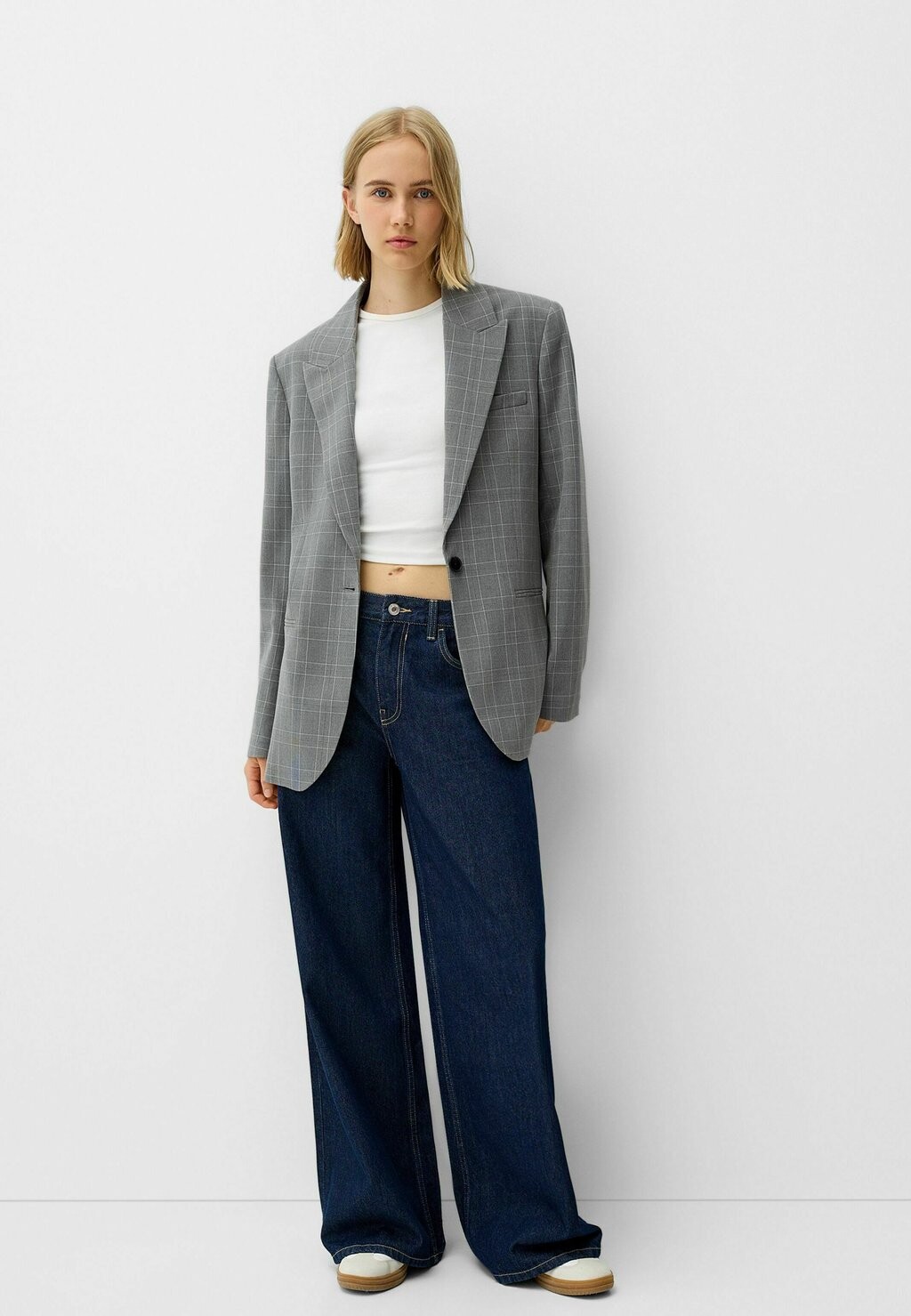 

Короткое пальто CHECKED Bershka, серый