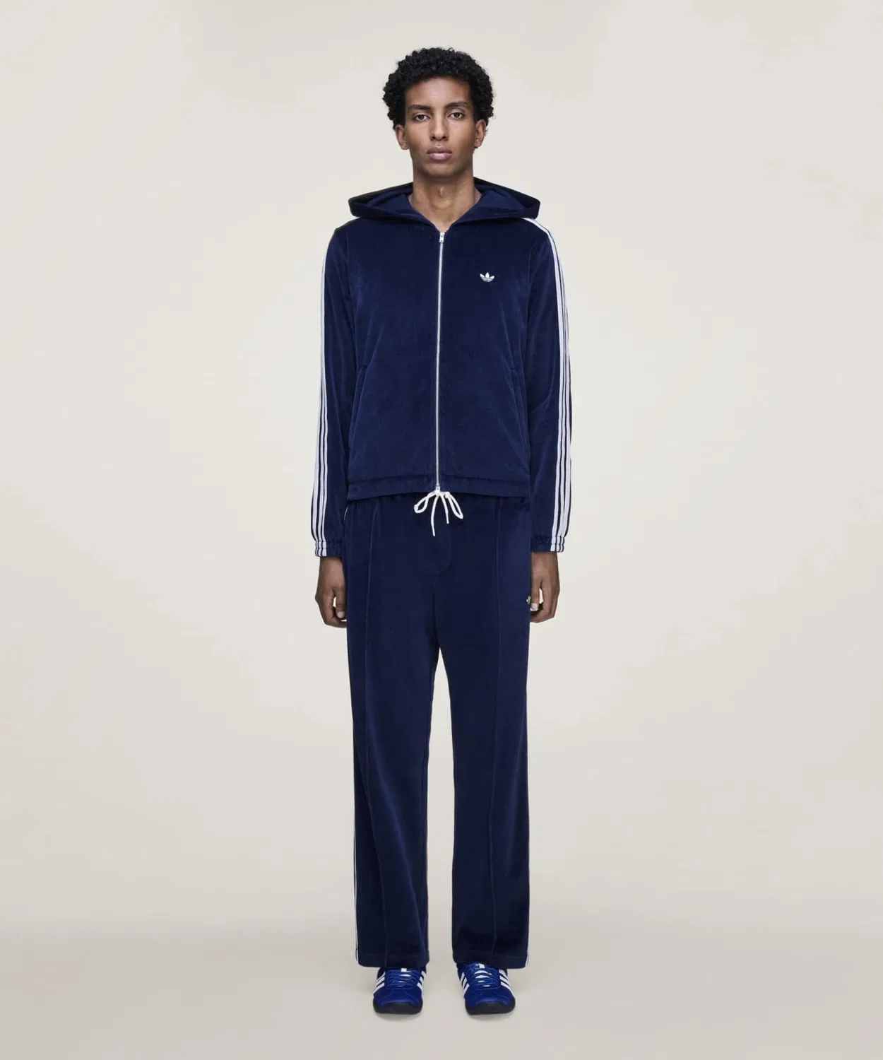 Тренировочные штаны adidas Originals by Wales Bonner велюровые синие — фото 2