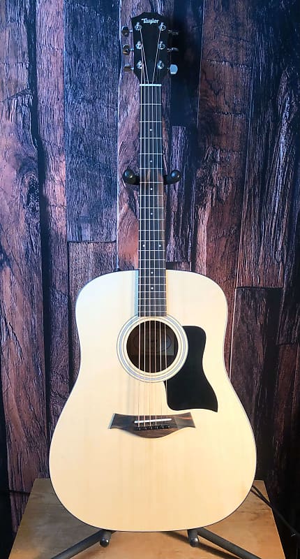 

Акустическая гитара Taylor 110e Sitka Spruce/Walnut Dreadnought with ES2 Electronics Natural