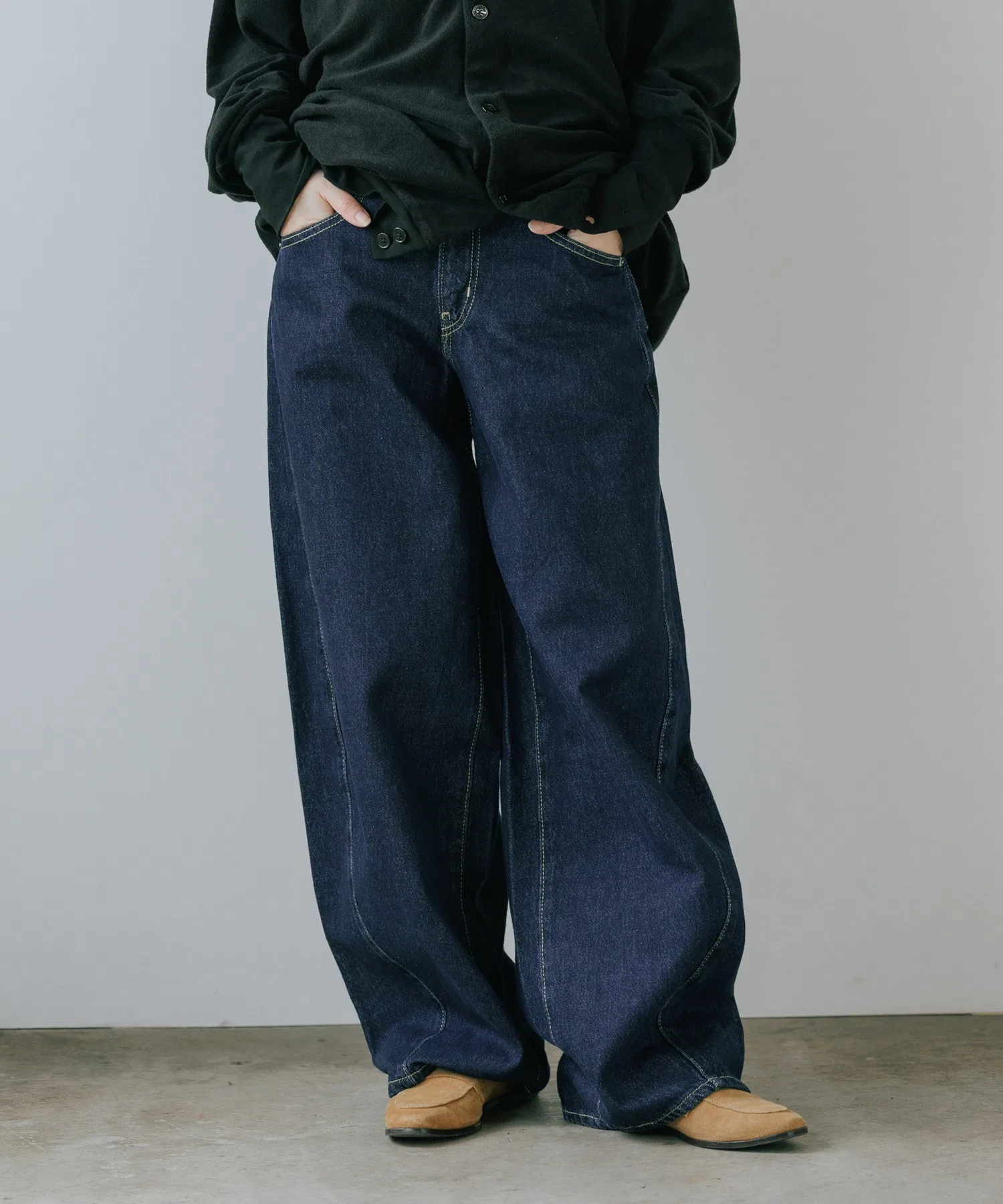 Джинсы LEVI'S Super Baggy Barrel Denim Pants, широкие штанины, весна/лето 2026 — фото 2