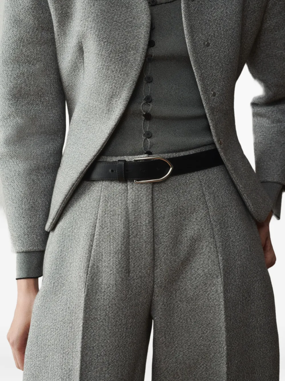 Кожаный ремень Bambino с гравированной пряжкой JACQUEMUS, черный — фото 4