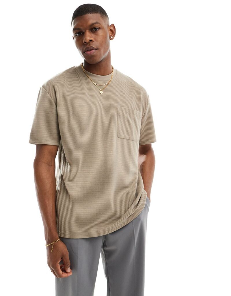 

ASOS DESIGN – коричневая футболка свободного кроя с карманом