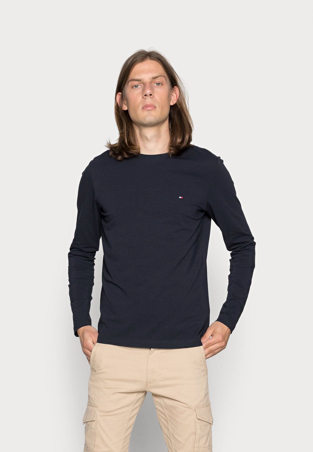 

Футболка с длинным рукавом SLIM FIT LONG SLEEVE TEE Tommy Hilfiger, синяя