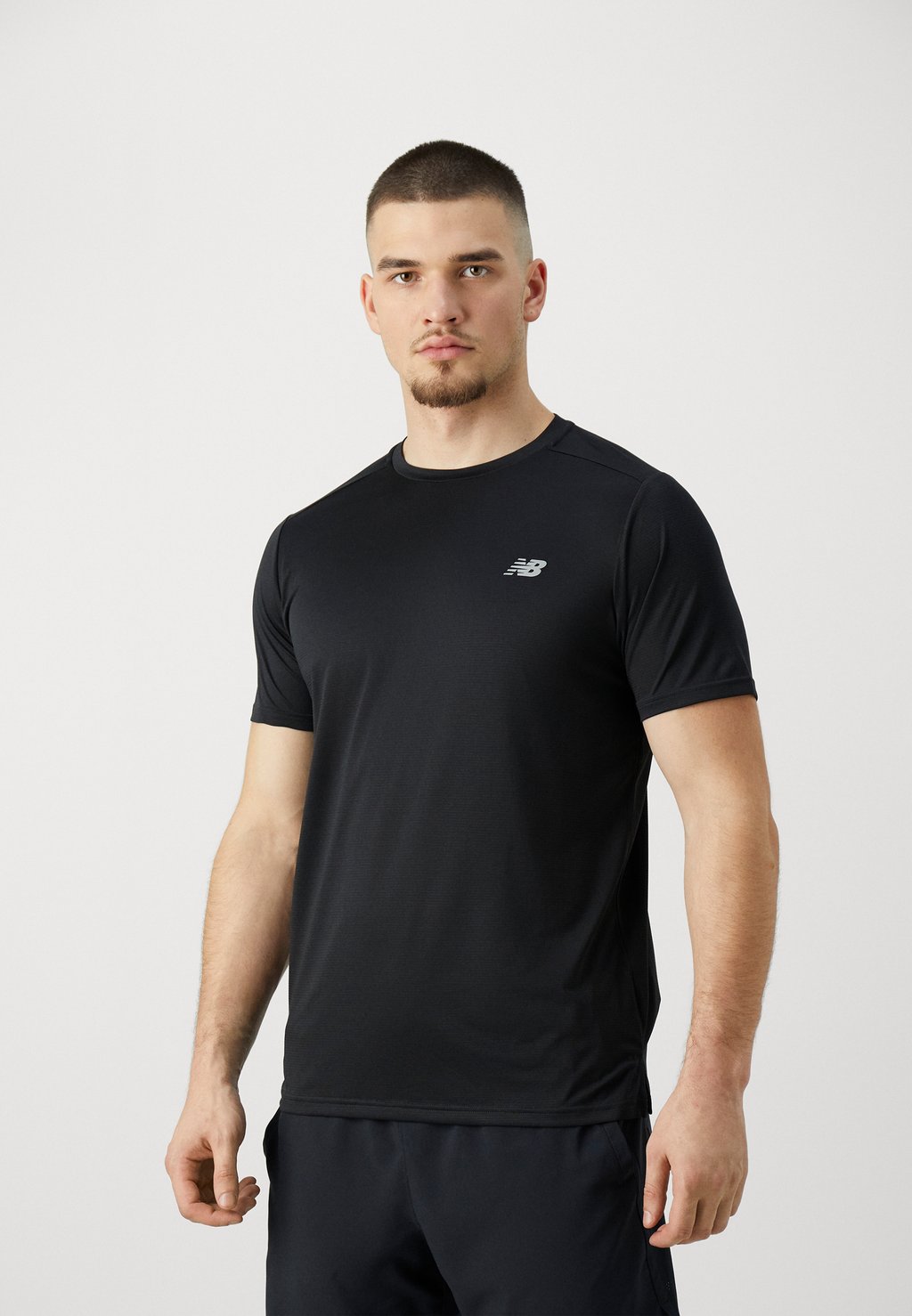 

Футболка базовая RUN New Balance, цвет black