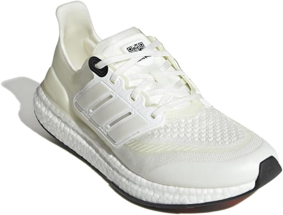 Мужские беговые кроссовки adidas Ultraboost Made to Be Remade, белый/черный — фото 2