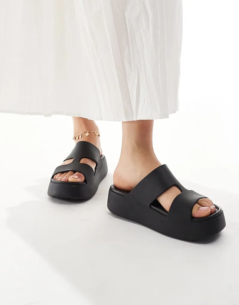Сандалии Crocs Getaway Platform с H-образным ремешком черного цвета