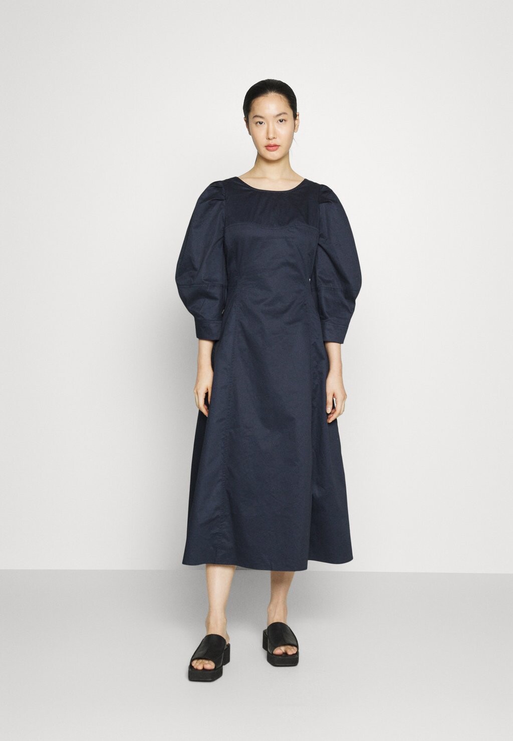 

Элегантное платье Dala IVY OAK, цвет navy blue