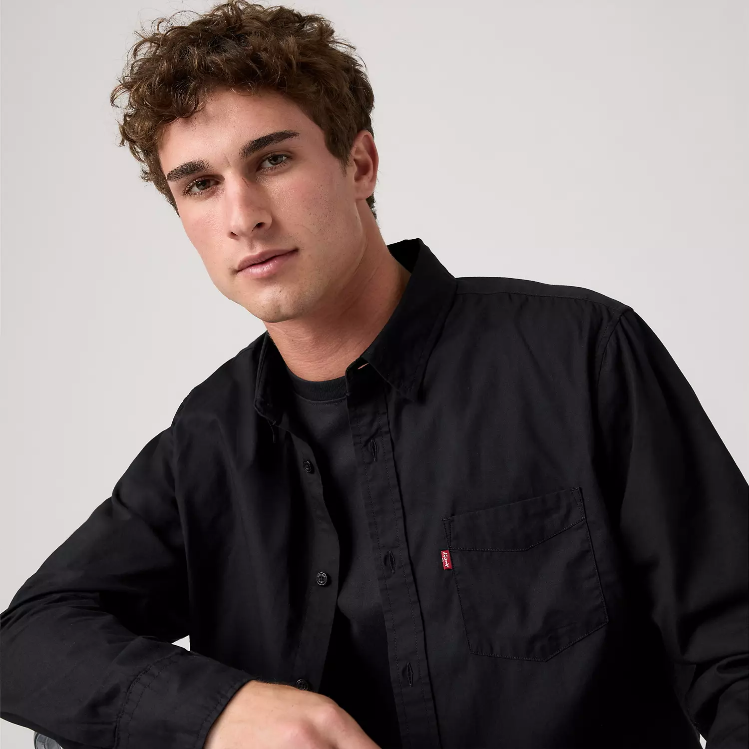 Классическая рубашка стандартного кроя с одним карманом Levi's, цвет Caviar - Black — фото 4