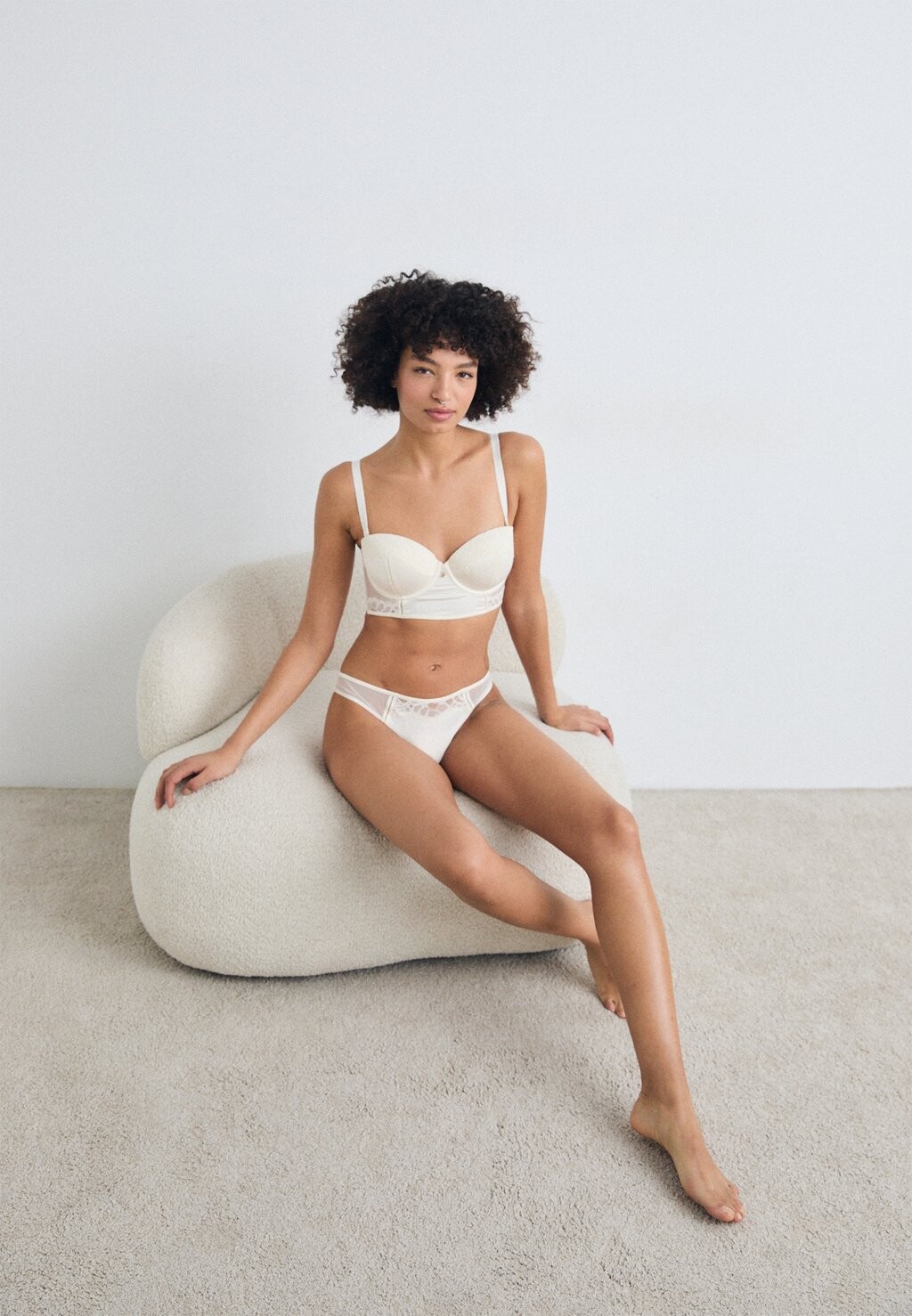 

Бюстгальтер балконет LONGLINE BRA INFINTE BOSS, молочный