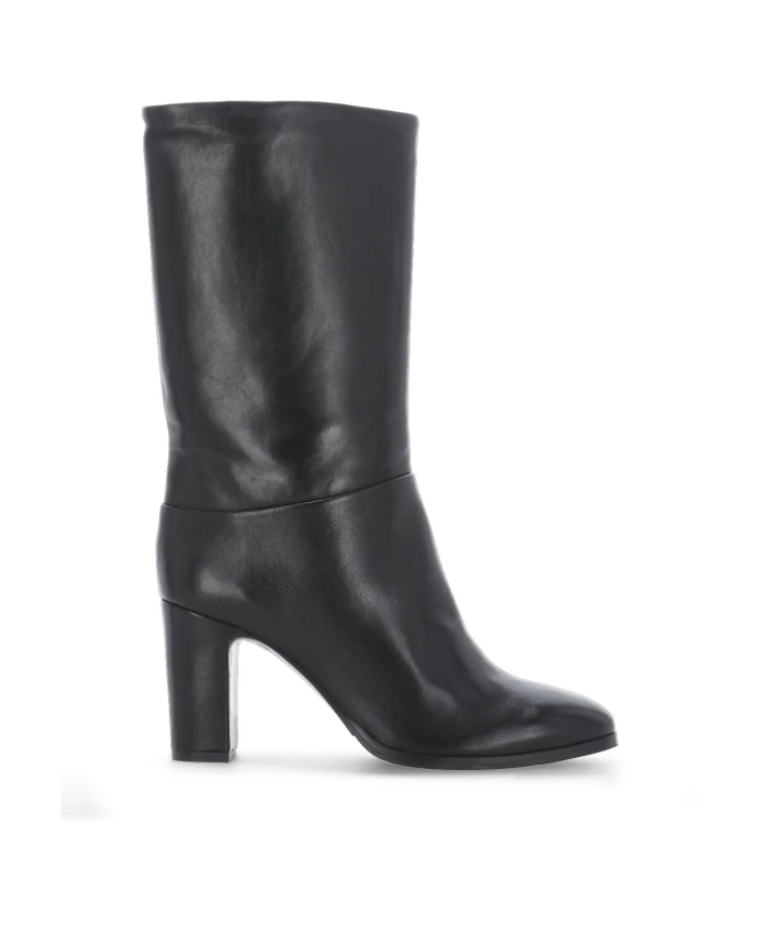 

Женские кожаные ботинки с круглым носком Julie Dee, черный