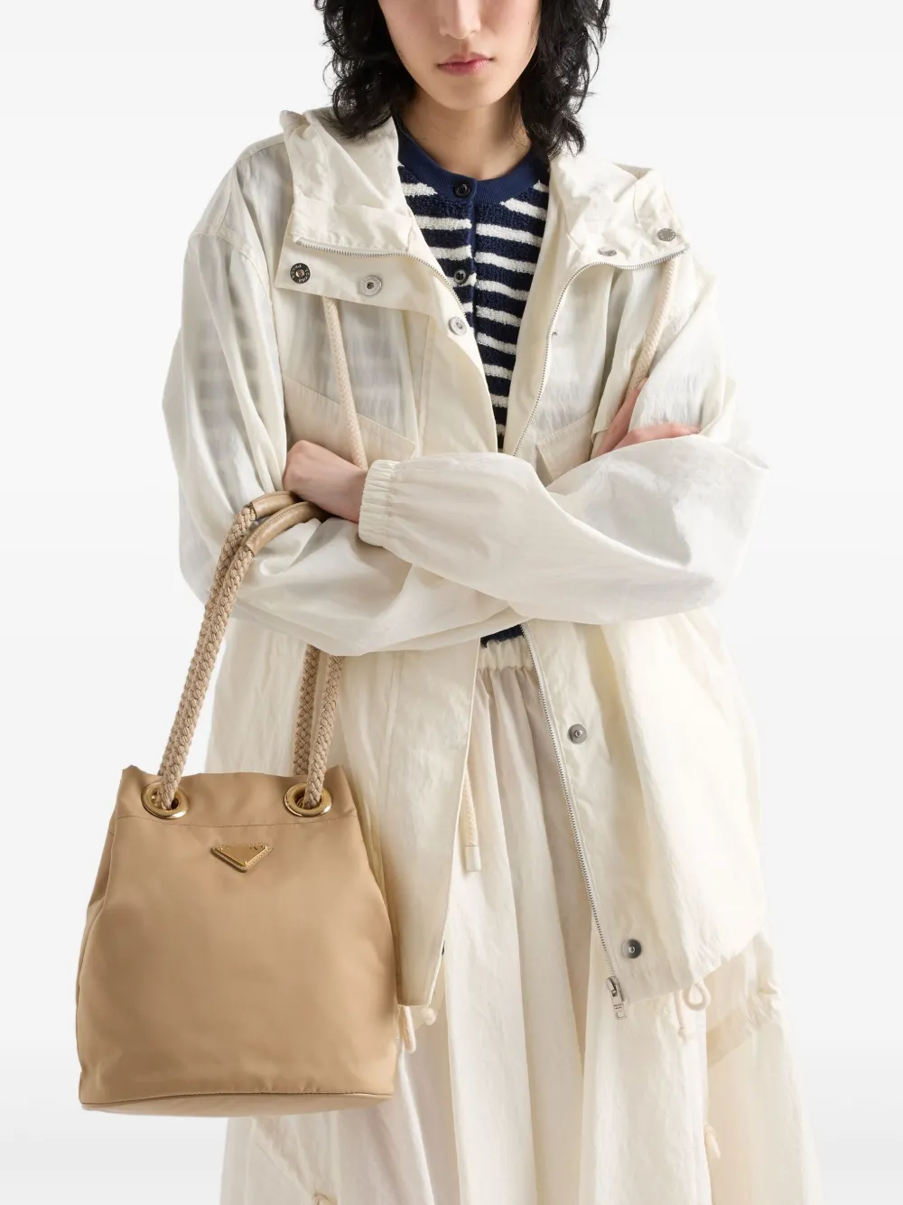 Маленькая сумка-ведро Mariner Re-Nylon Prada, нейтральный — фото 2