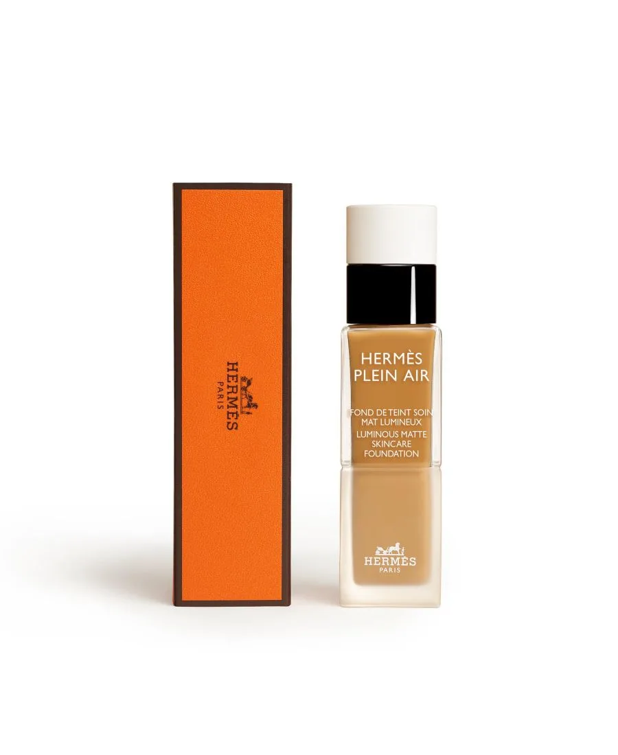 Тональная основа Plein Air, Luminous Matte Skincare Foundation, 1,11 унции HERMÈS, 57c chamois is a cool, slightly оливковый-зеленый medium бежевый — фото 2