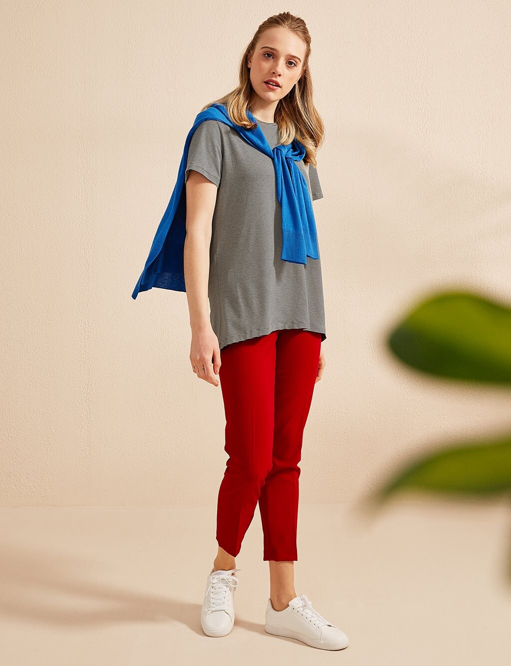 

Базовый Dar Paça Pantolon Kırmizı Kayra