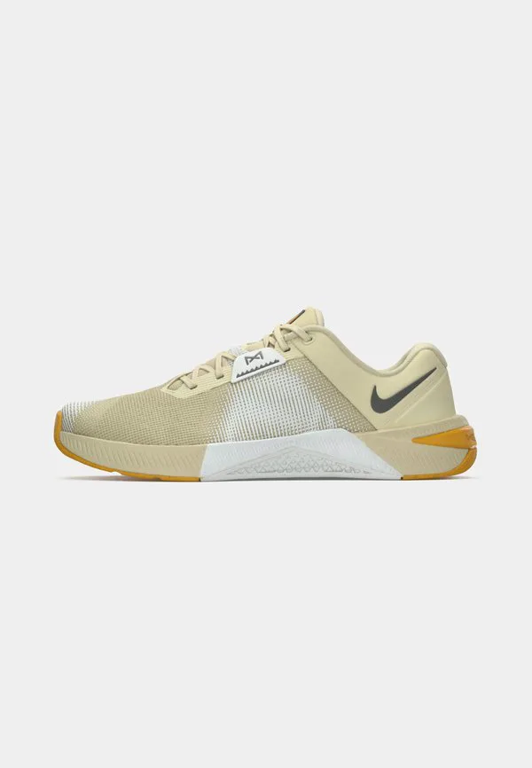 Кроссовки для тренировок metcon 10 Nike Performance, Light Khaki/Iron Grey/Gold-Coloured Leaf — фото 2