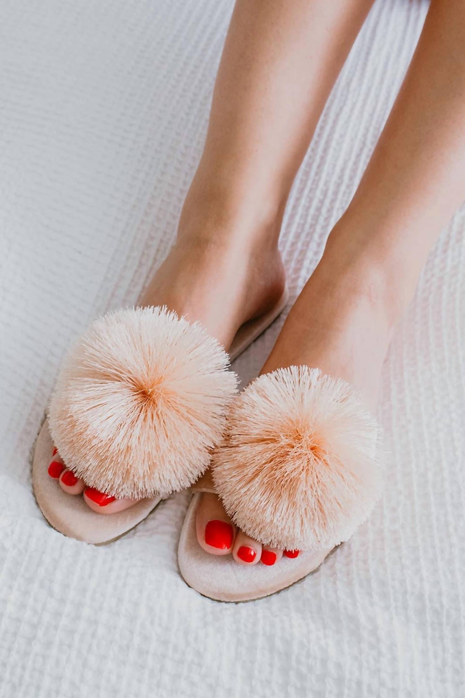 Женские тапочки с помпонами цвета шампанского Rollasole, цвет champagne — фото 4