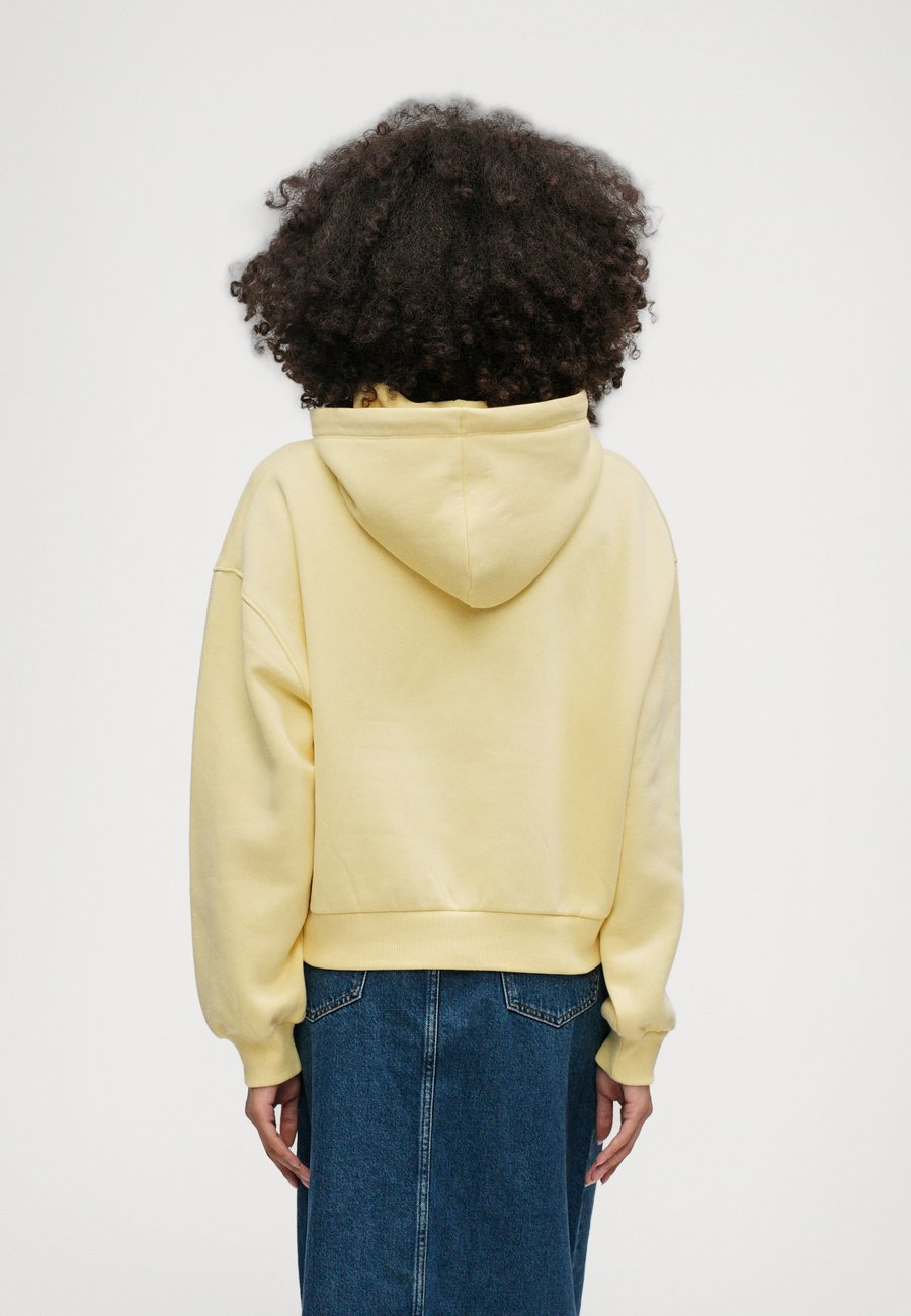 Худи Tommy Hilfiger LOGO HOODIE, Zesty Yellow/Yellow — фото 3