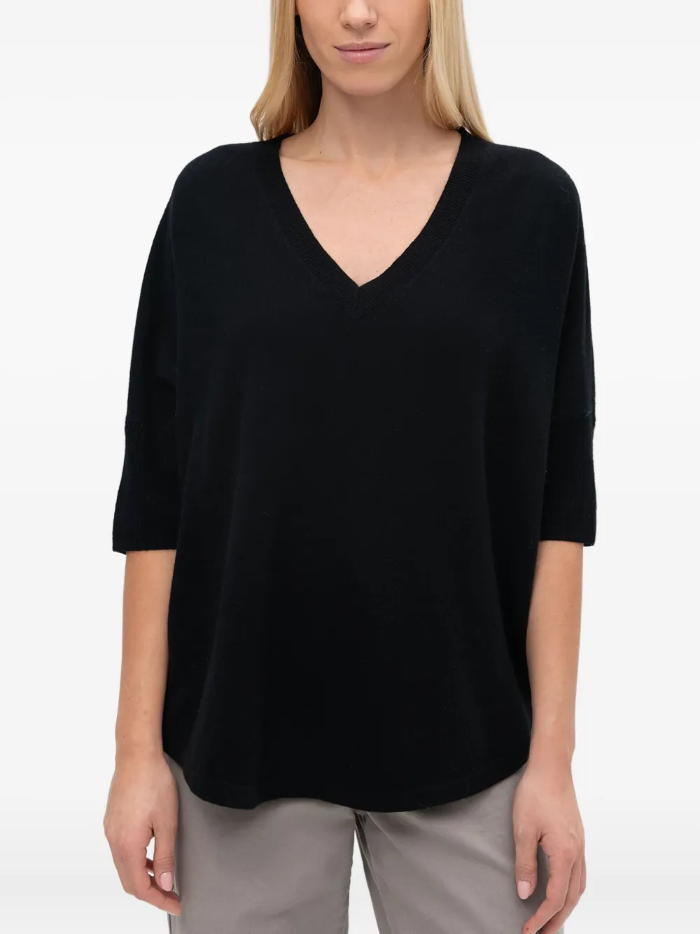 

Джемпер с V-образным вырезом Max & Moi, черный