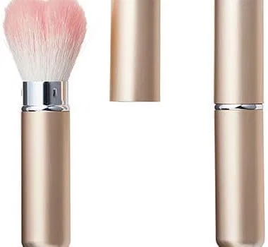 Кисть для румян сердечко Kumano Portable Heart Cheek Brush