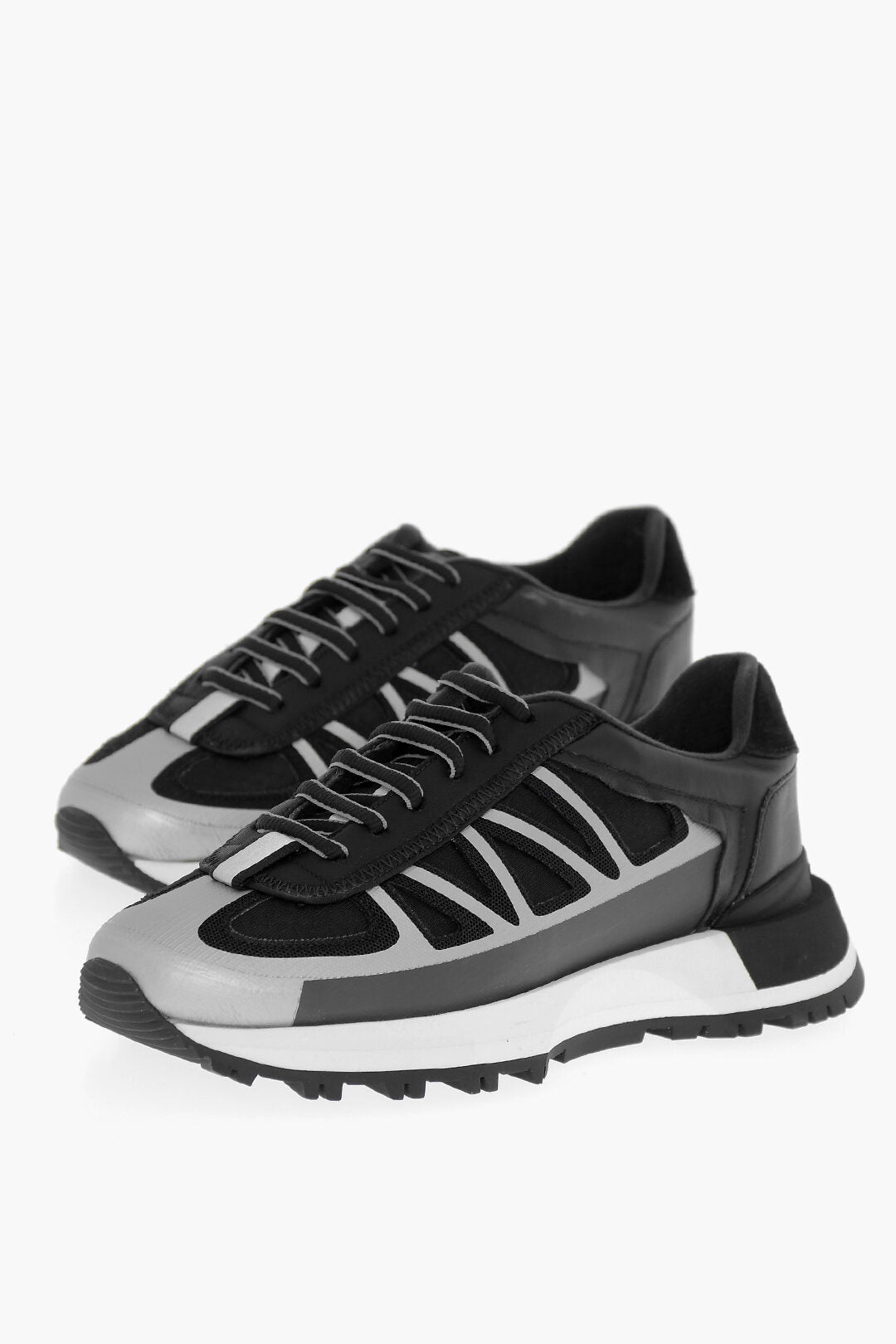 

Низкие кроссовки Maison Margiela Mm22 с контрастными деталями, черный