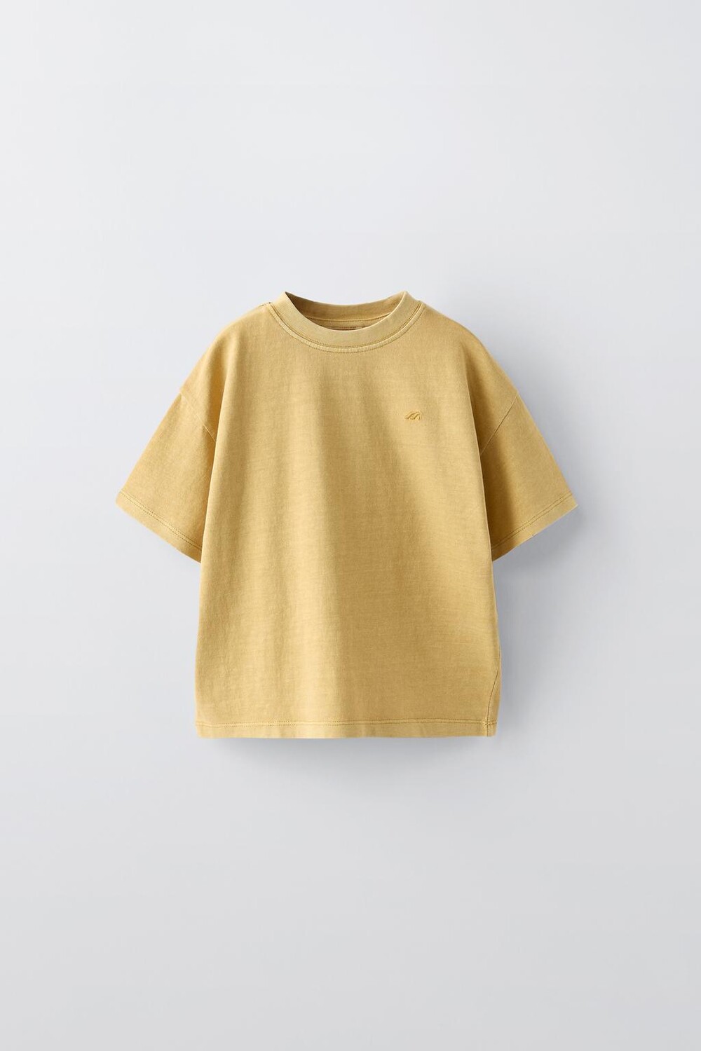 

Футболка с вышивкой garment dye ZARA, цвет mustard