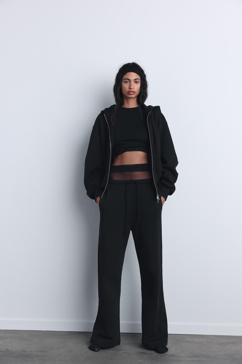 

Прямые брюки из мягкой ткани ZARA, черный