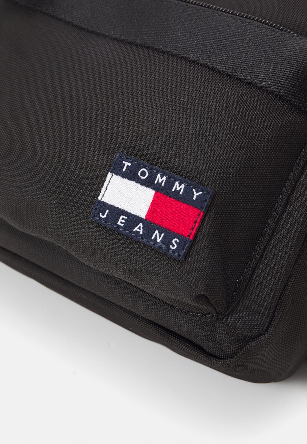 

Сумка через плечо ESSENTIAL DAILY CROSSOVER UNISEX Tommy Hilfiger, черный