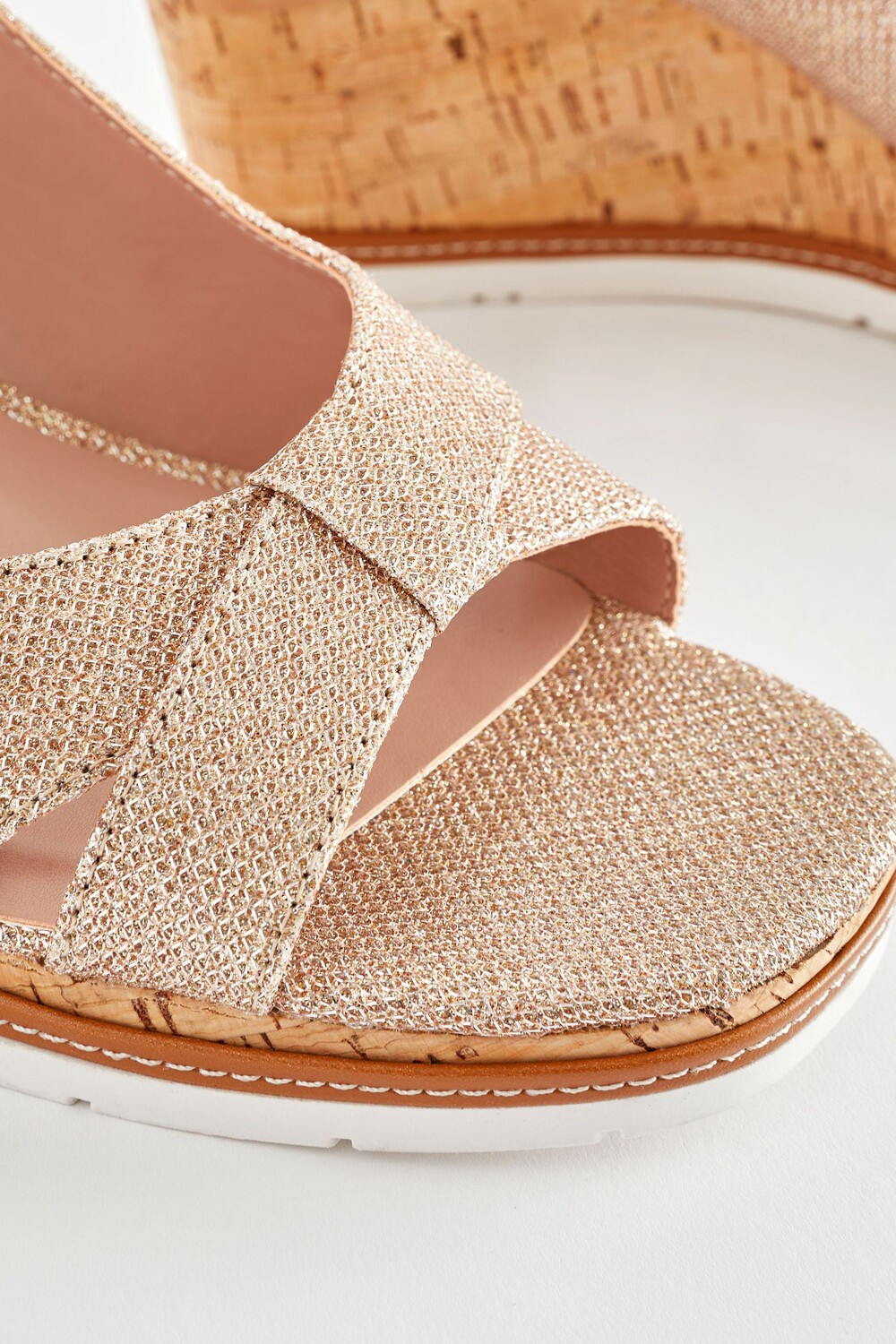 Босоножки Forever Comfort на пробковой танкетке с бантом Next, мультиколор — фото 4